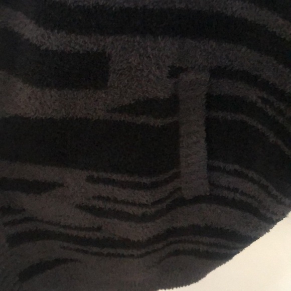 Barefoot Dreams Cozy Chic Geometric Print Plush Cardigan Carbon Black/Green - Picture 4 of 7